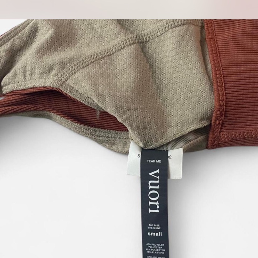 Vuori Ribbed Sports Bra VW1002 Rust Red Small Stretchy Minimalist Activewear - Picture 3 of 4